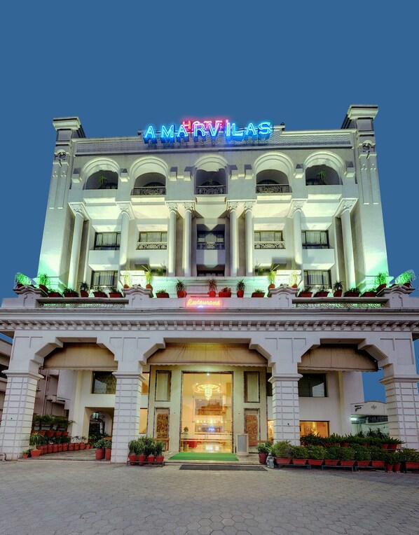Front of property - evening/night - Hotel Amarvilas (Indore)