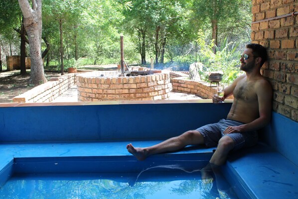 حمّام سباحة خارجي