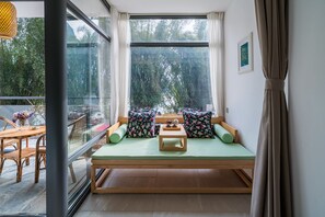 Desk, blackout curtains, free WiFi - CTN LiRiver Boutique Hotel (Guilin)