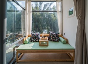 Desk, blackout curtains, free WiFi - CTN LiRiver Boutique Hotel (Guilin)