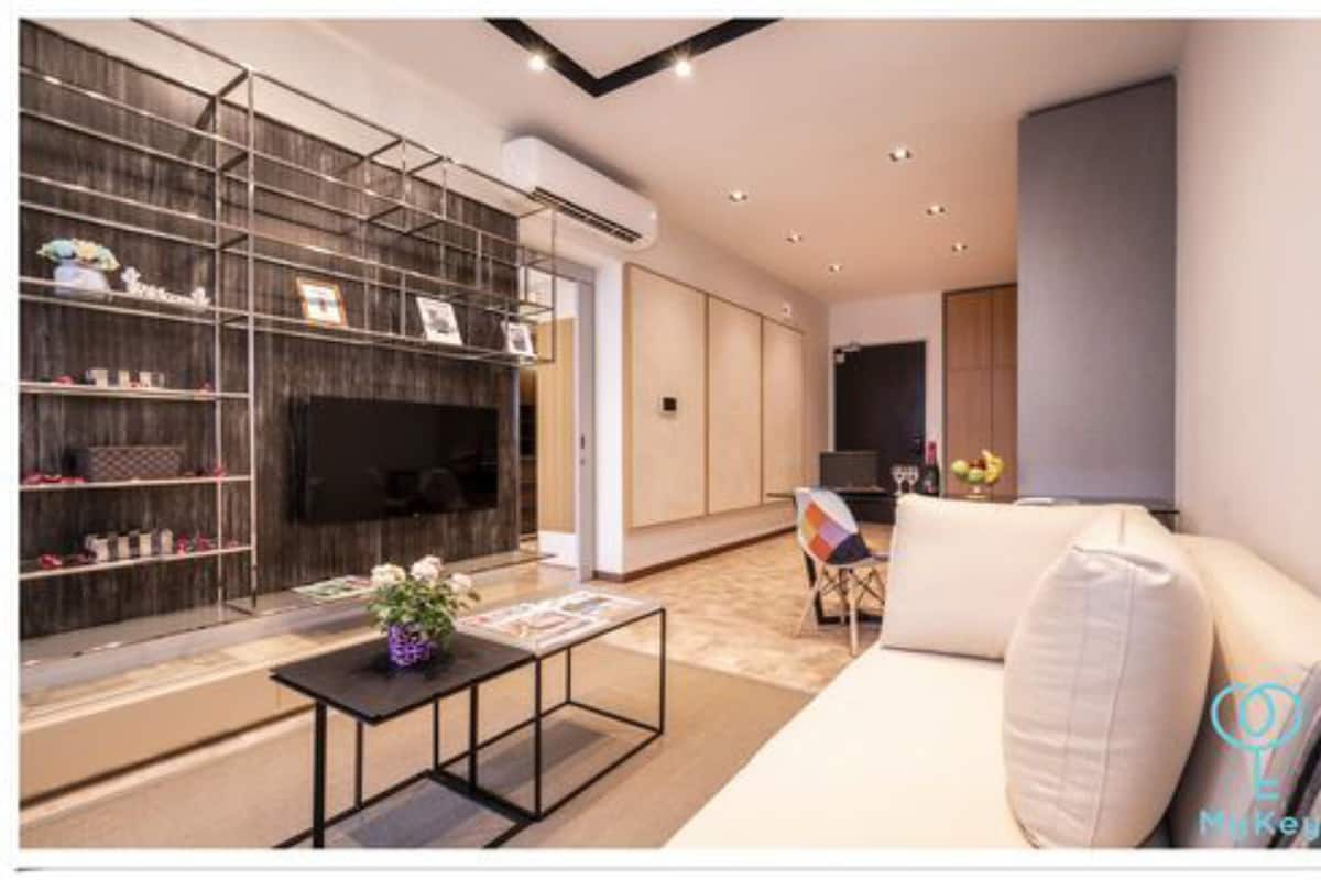 Premium Suite, 1 Bedroom, Bathtub, Park View | Living area | LED TV