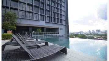 2 outdoor pools
