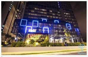 Fassade der Unterkunft – Abend/Nacht