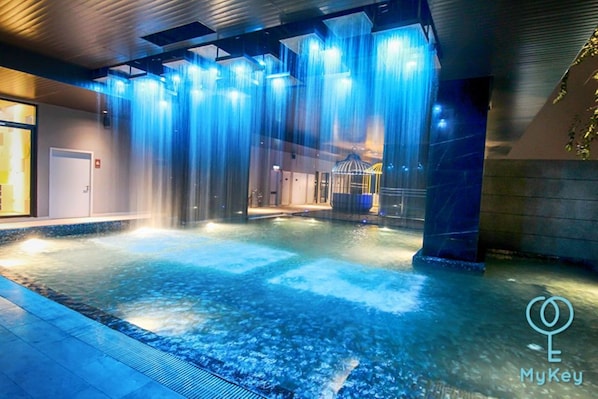 2 outdoor pools - Expressionz Professional Suites by MyKey (Kuala Lumpur)