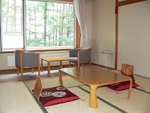 ห้องทราดิชันนัล, ห้องน้ำรวม (Japanese-Style) | ตู้นิรภัยในห้องพัก, เตียงเสริม (ฟรี), Wi-Fi ฟรี, ผ้าปูที่นอน