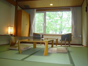 ห้องทราดิชันนัล, ห้องน้ำรวม (Japanese-Style) | ตู้นิรภัยในห้องพัก, เตียงเสริม (ฟรี), Wi-Fi ฟรี, ผ้าปูที่นอน