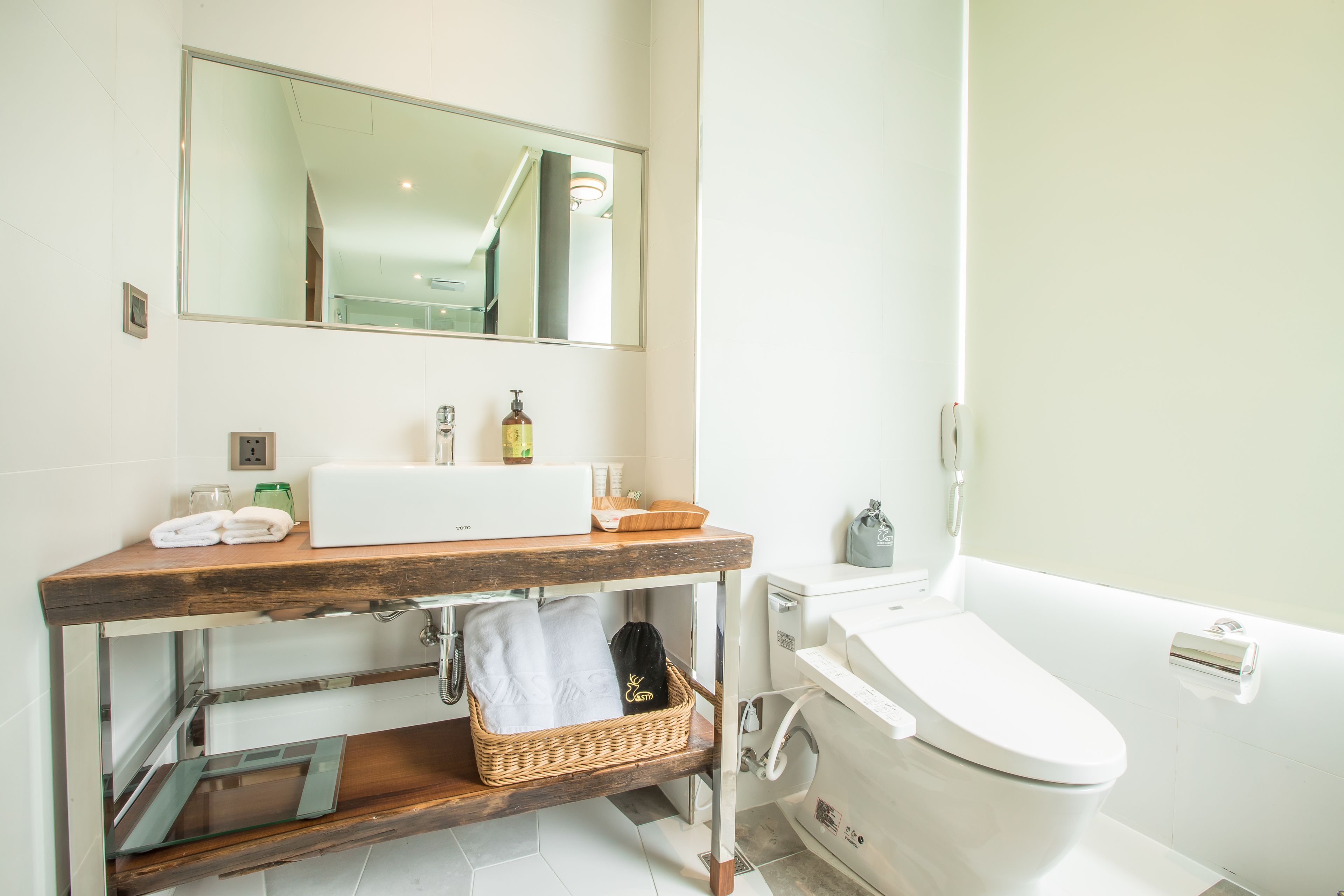 separate bathtub and shower, spring water bathtub, hair dryer, slippers