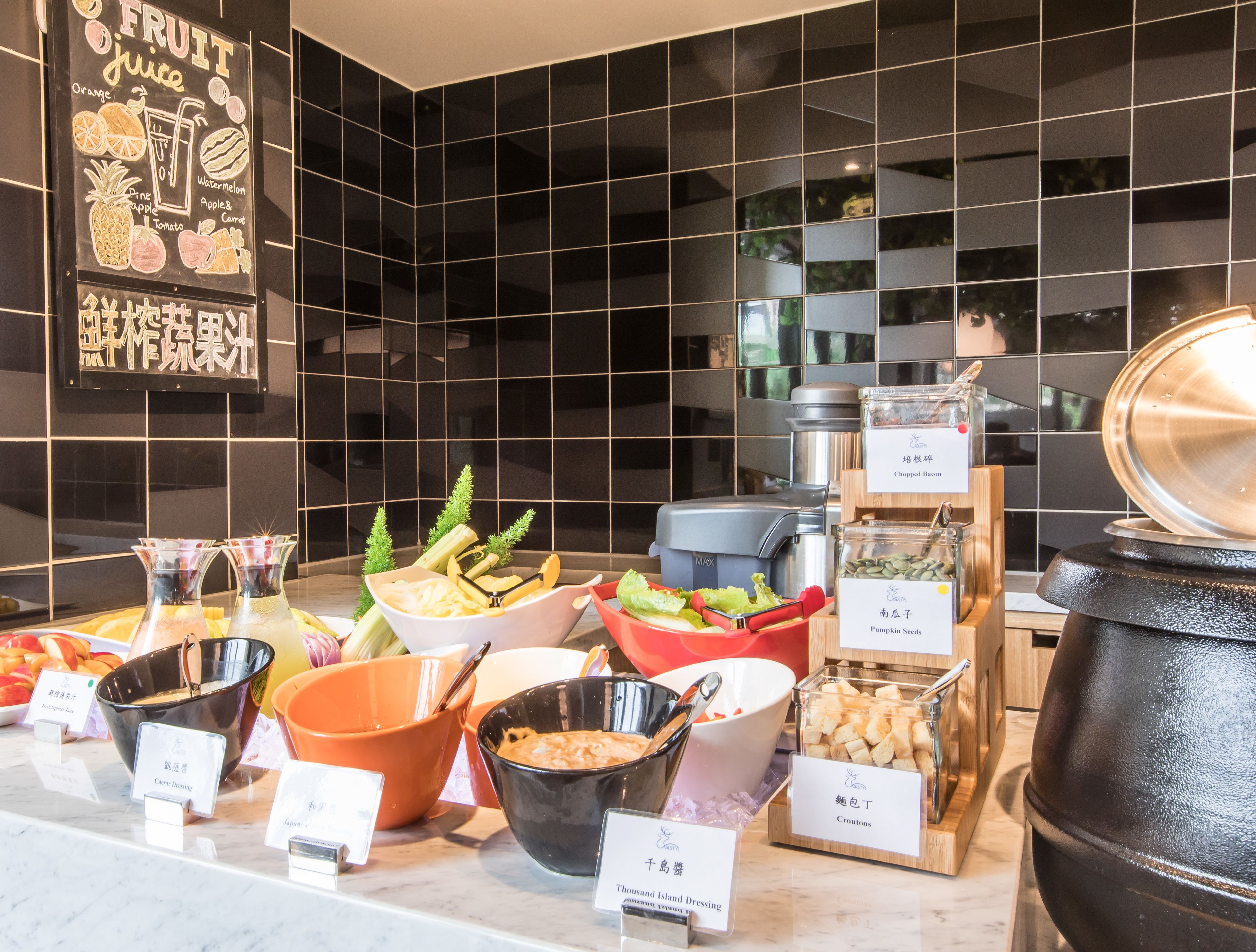 daily buffet breakfast (twd 450 per person)