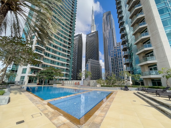 Outdoor pool - Maison Privee - Superb Apt with Burj Khalifa, Fountain & Opera Vws (Dubai)