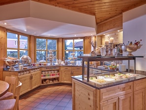 Daily full breakfast (EUR 19.9 per person)