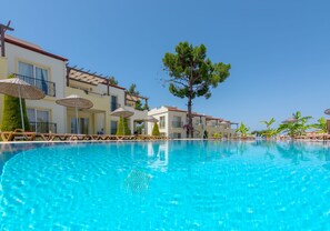 7 outdoor pools, open 9:00 AM to 7:00 PM, pool umbrellas, sun loungers - Apollonium Bozbuk (Milas)