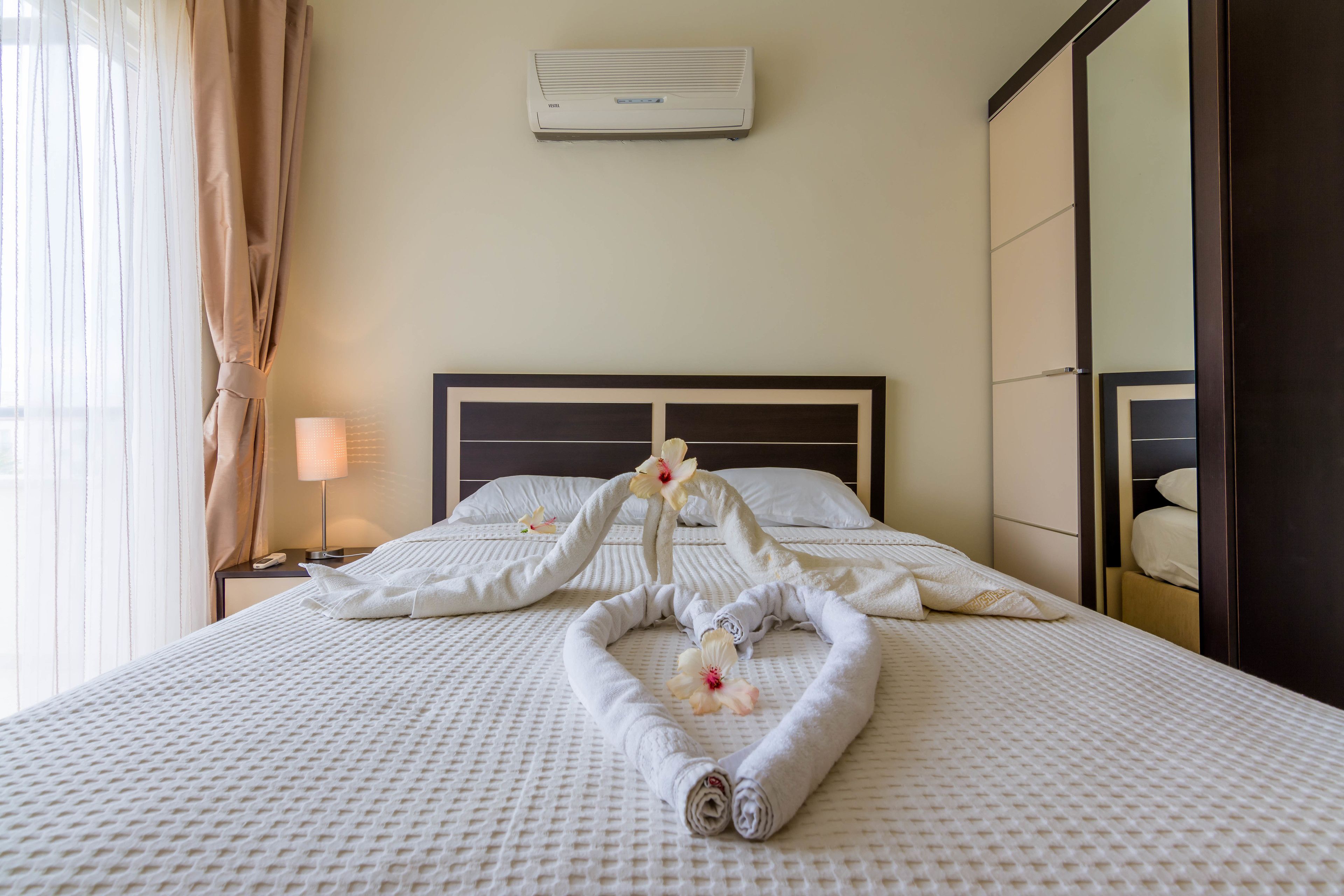Deluxe Apartment, 3 Bedrooms | Premium bedding, desk, iron/ironing board, free WiFi