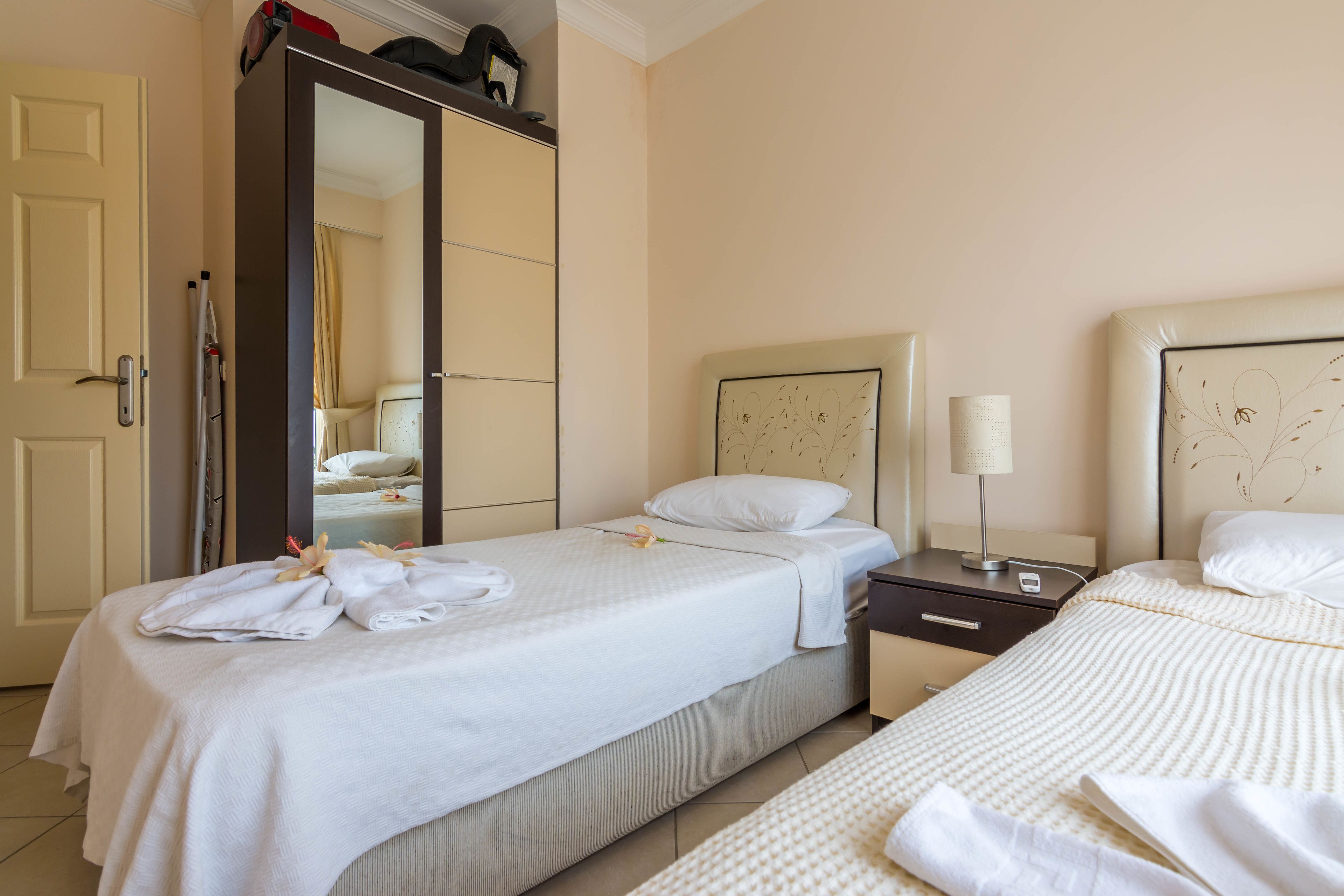 deluxe apartment, 3 bedrooms | premium bedding, desk, iron/ironing board, free wifi