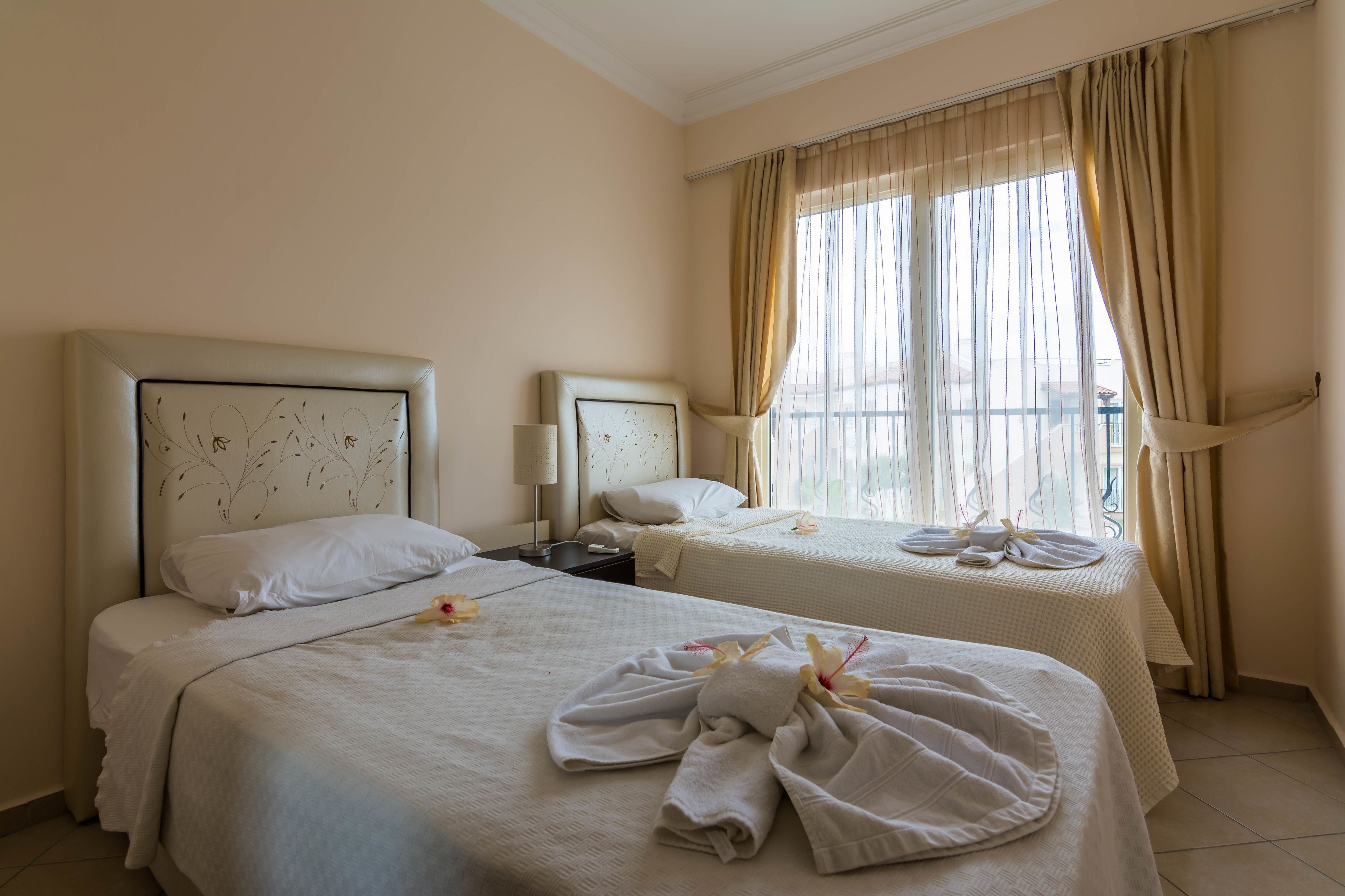 deluxe apartment, 3 bedrooms | premium bedding, desk, iron/ironing board, free wifi