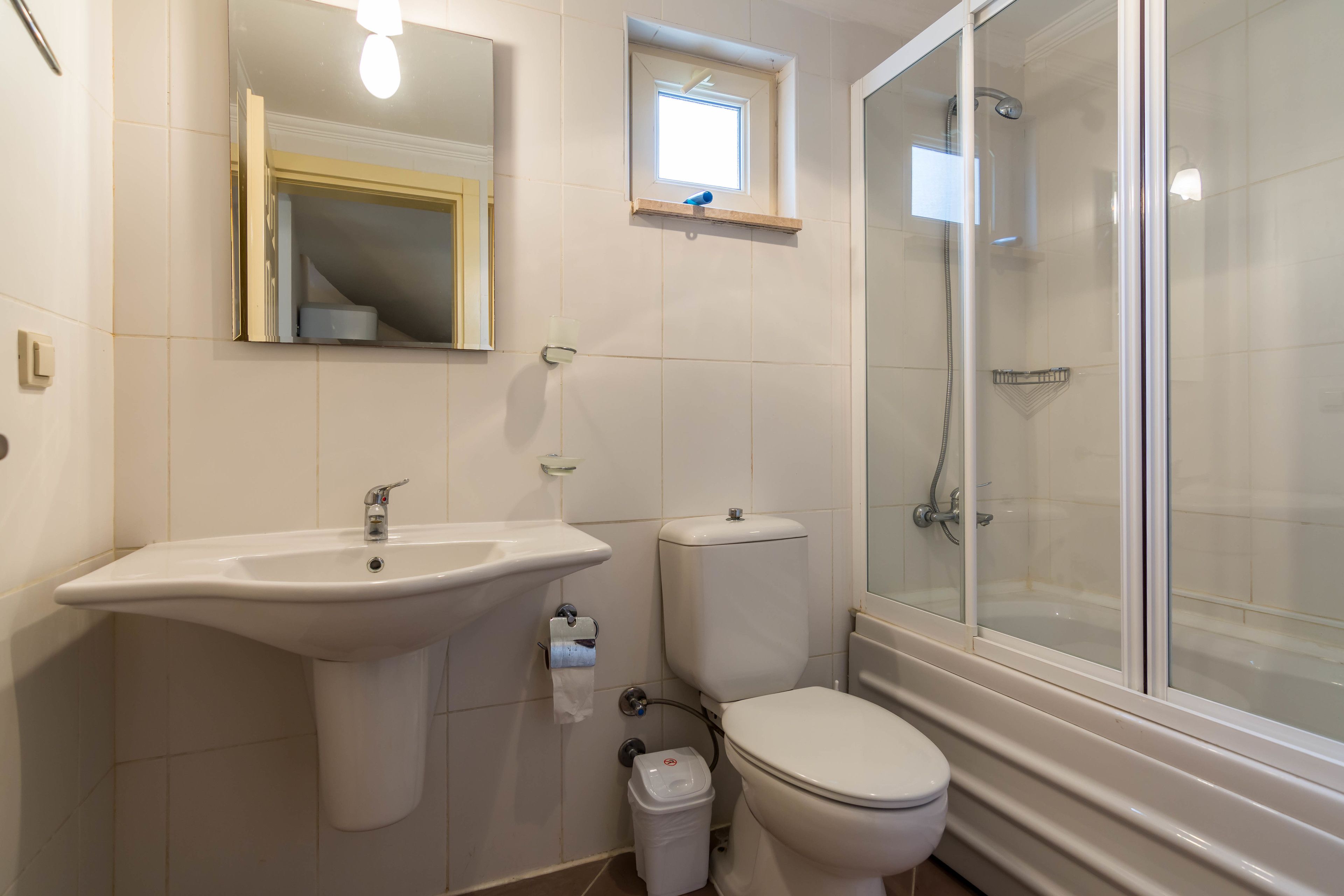 deluxe villa, 3 bedrooms | bathroom | hair dryer, towels