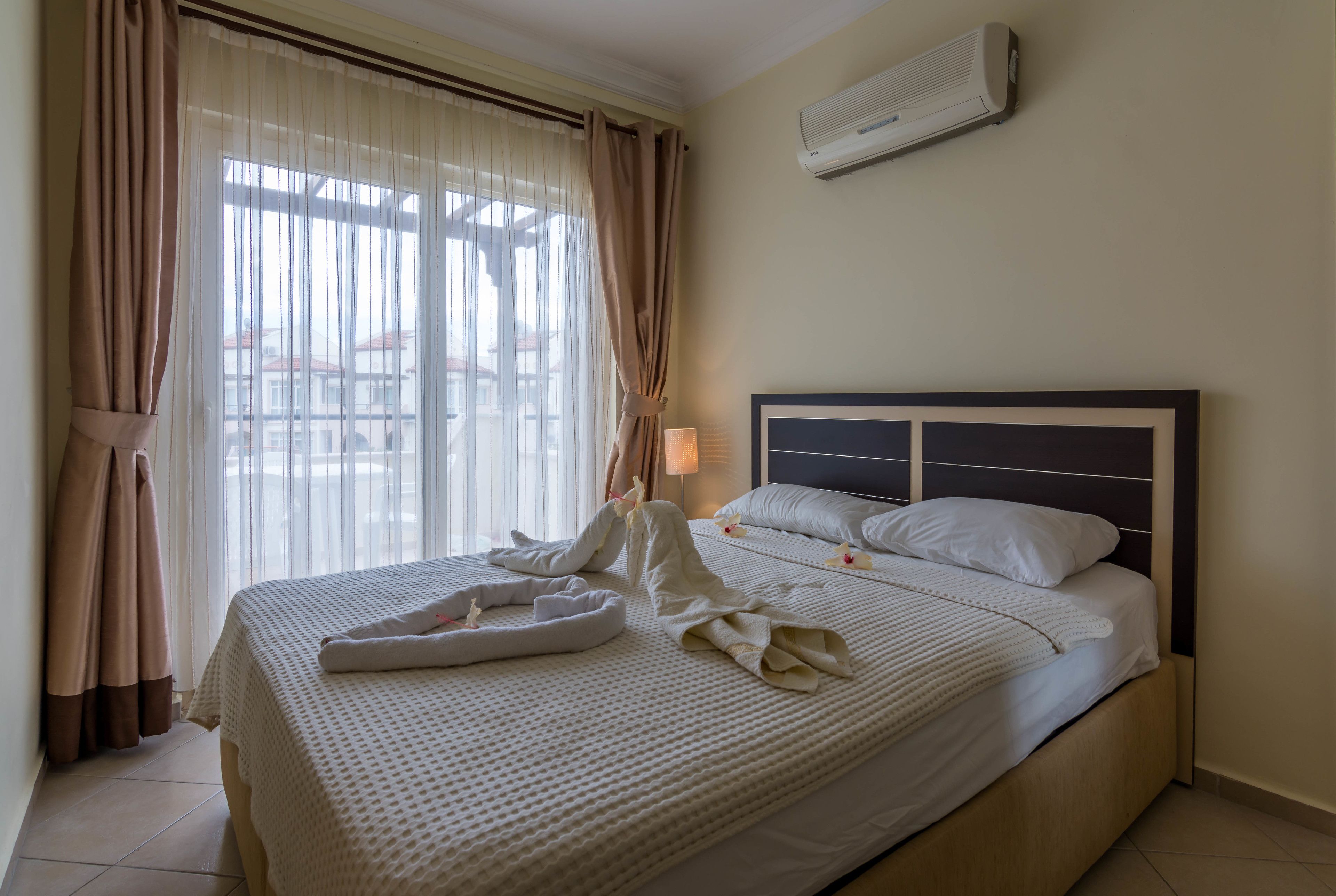 deluxe apartment, 3 bedrooms | premium bedding, desk, iron/ironing board, free wifi