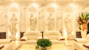 Coin salon dans le hall