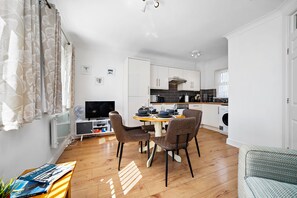 Appartement Ville, 2 lits doubles | Aire de séjour | Téléviseur à écran plat