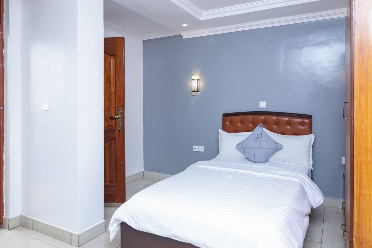 Ropa de cama de alta calidad y escritorio