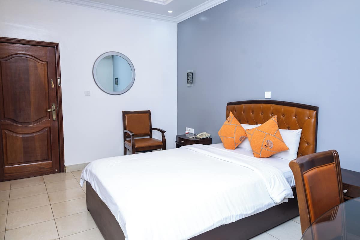 Ropa de cama de alta calidad y escritorio