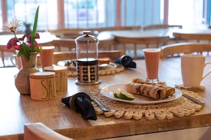 Desayuno continental gratuito y diario