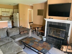 Télévision, cheminée