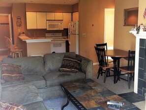 TV, fireplace - Mount Snow condo -  Moover Shuttle to Resort, pool, WiFi (Dover)