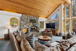 Smart TV, fireplace, DVD player, stereo - Dollar Point Retreat: High-Ceiling Lakeview Villa Perfect for Large Groups (Tahoe City)