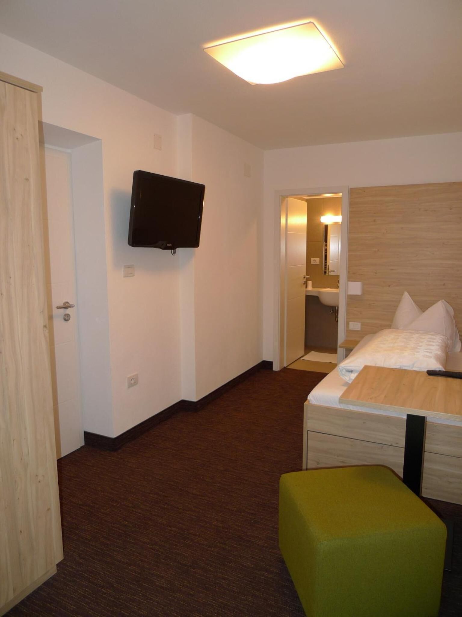 in-room safe, desk, soundproofing, free wifi