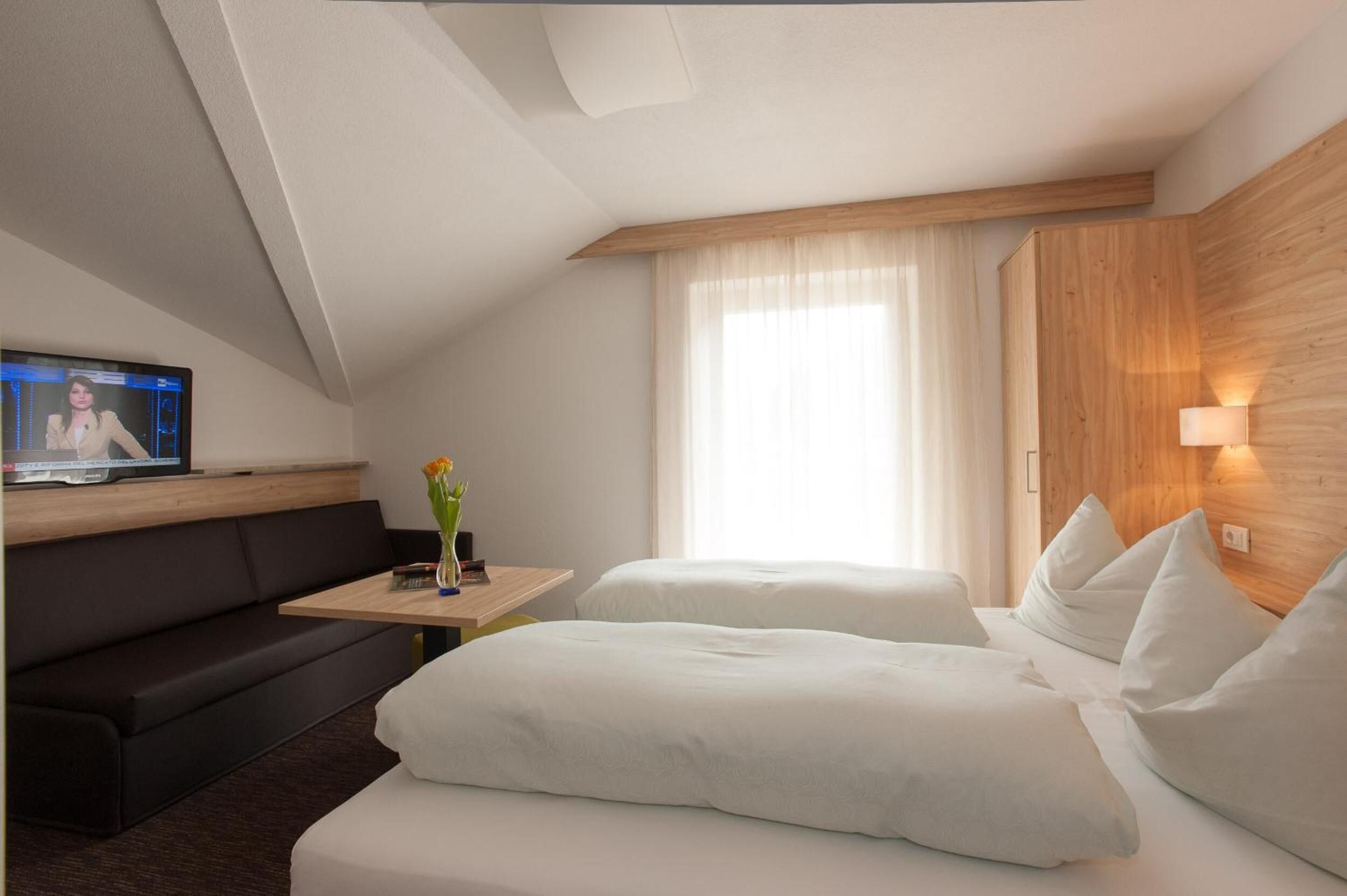 in-room safe, desk, soundproofing, free wifi