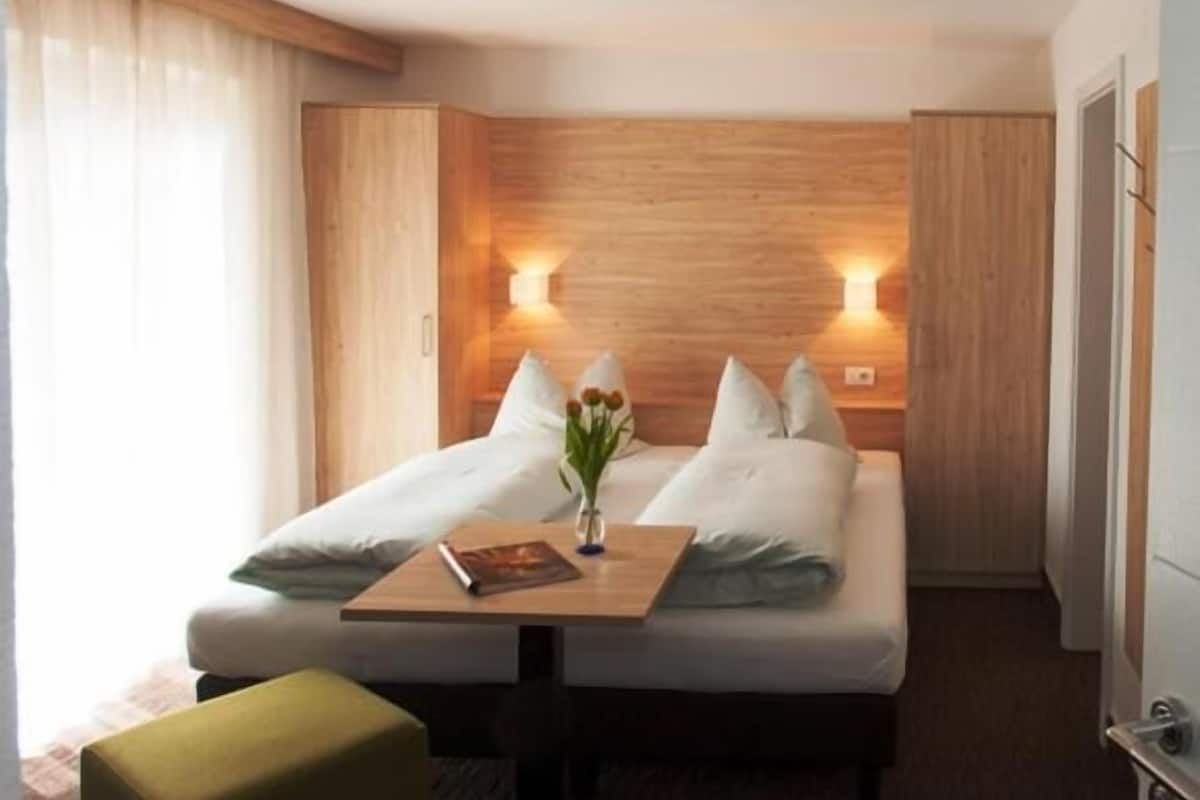 in-room safe, desk, soundproofing, free wifi