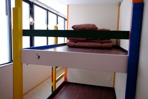 标准宿舍, 男女混合宿舍, 公共浴室 | 客房内保险箱、免费 WiFi、床单