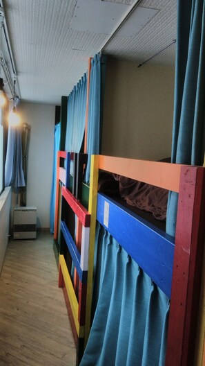 标准宿舍, 男女混合宿舍, 公共浴室 | 客房内保险箱、免费 WiFi、床单