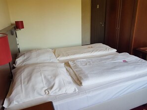 Kamar Double Deluks, balkon | Minibar, meja kerja, kedap suara, dan Wi-Fi gratis