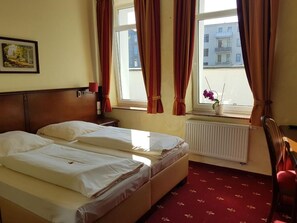 Minibar, desk, soundproofing, free WiFi - Hotel Medaillon (Magdeburg)