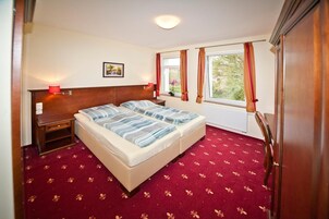 Minibar, desk, soundproofing, free WiFi