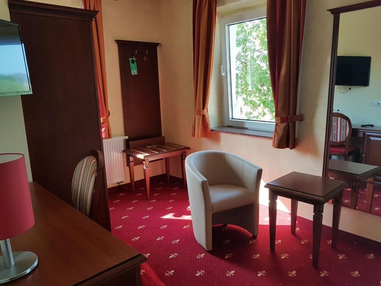 Minibar, desk, soundproofing, free WiFi