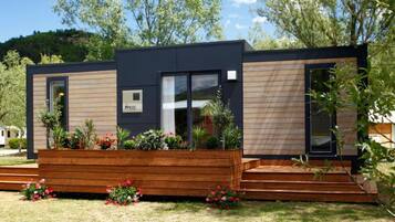 Superior Mobile Home, 3 Bedrooms | Individually furnished, blackout curtains, iron/ironing board