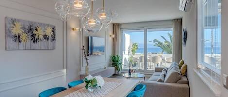 Apartment, 2 Bedrooms, Balcony, Sea View | Living area