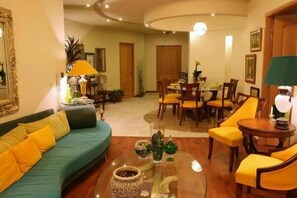 Lobby lounge - Maisonette Hotel & Resort - Lahore (Lahore)