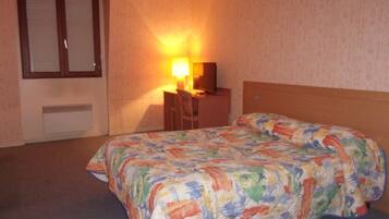 Tweepersoonskamer | Luxe beddengoed, een bureau, verduisterende gordijnen