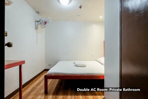 Chambre double (Aircon) | Bureau