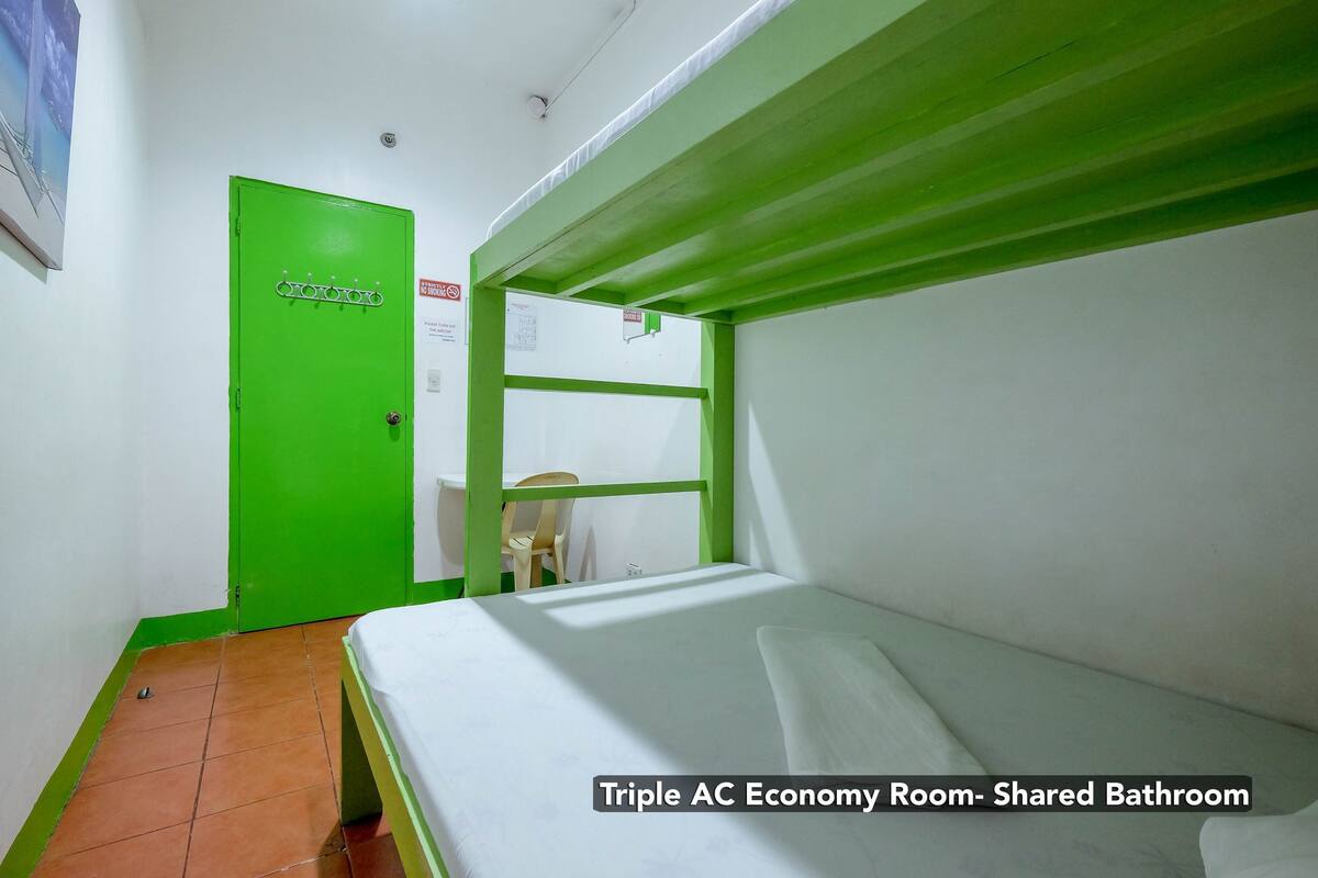 Triple Aircon Economy Room with Shared Bathroom | Desk