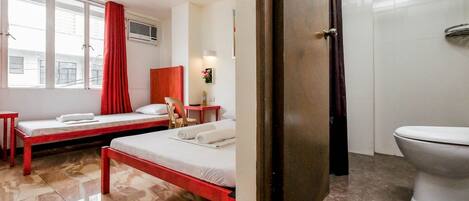 Svit (Private, Room, AC) | Skrivbord