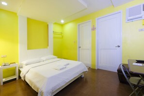 Deluxe Room - Annex I | Desk, blackout curtains, rollaway beds, free WiFi