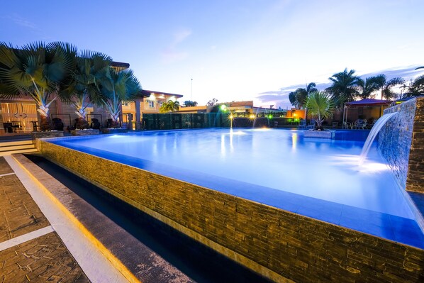 Outdoor pool, open 6 AM to 10:00 PM, sun loungers