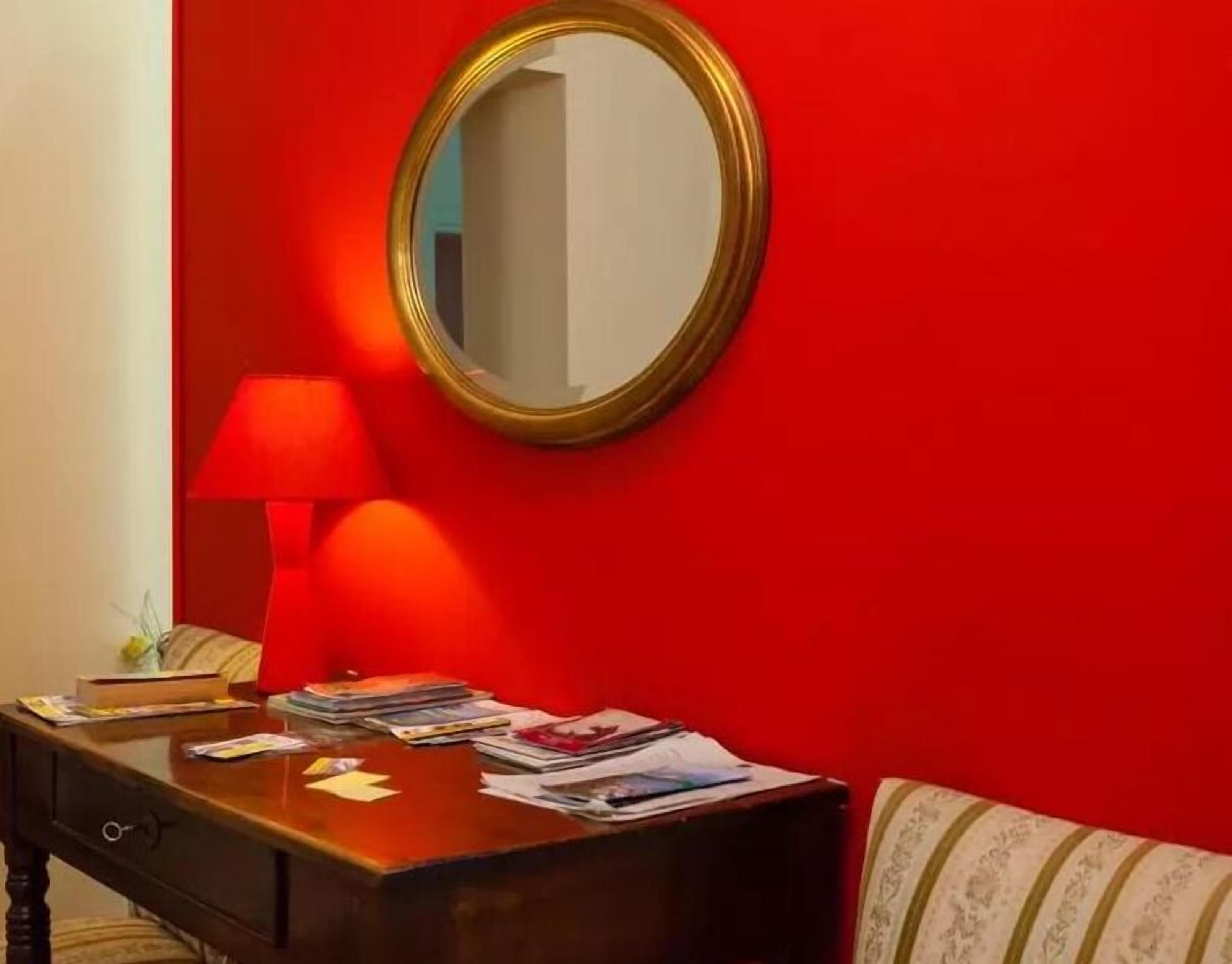 Minibar, desk, free WiFi