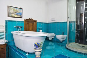 Shower, free toiletries, hair dryer, bidet - B&B Adelberga (Salerno)