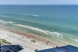Am Strand, Liegestühle, Strandtücher