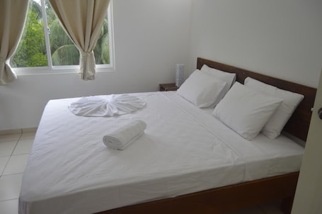In-room safe, desk, iron/ironing board, free cribs/infant beds. Chez Payet Guesthouse